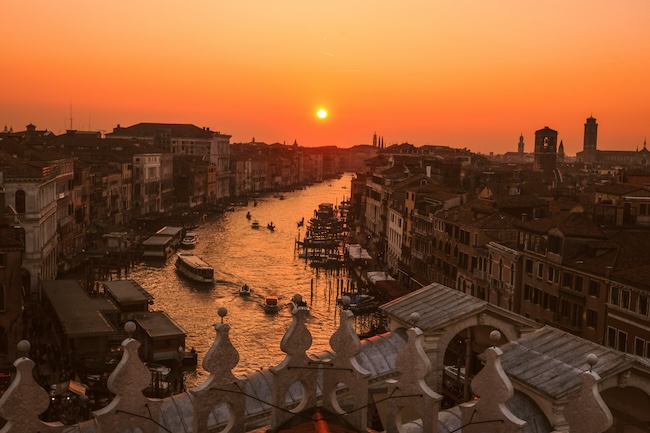 Puesta de sol en el río Venice