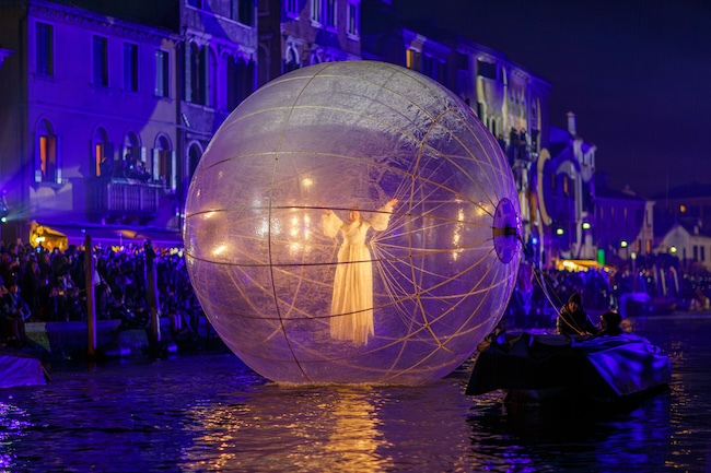 Vita notturna a Venezia Mostra Bulle