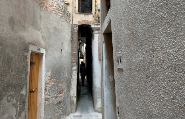 Schmalste Straße in Venedig 2